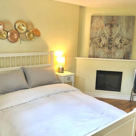 Cozy & Convenient 2-Bedroom Apartment With Private Entrance Торонто Екстериор снимка