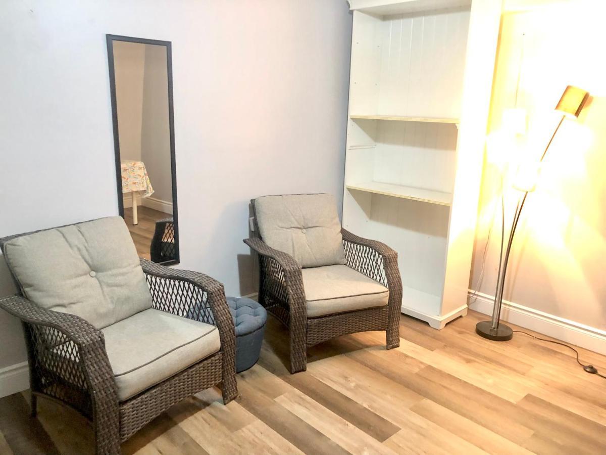 Cozy & Convenient 2-Bedroom Apartment With Private Entrance Торонто Екстериор снимка