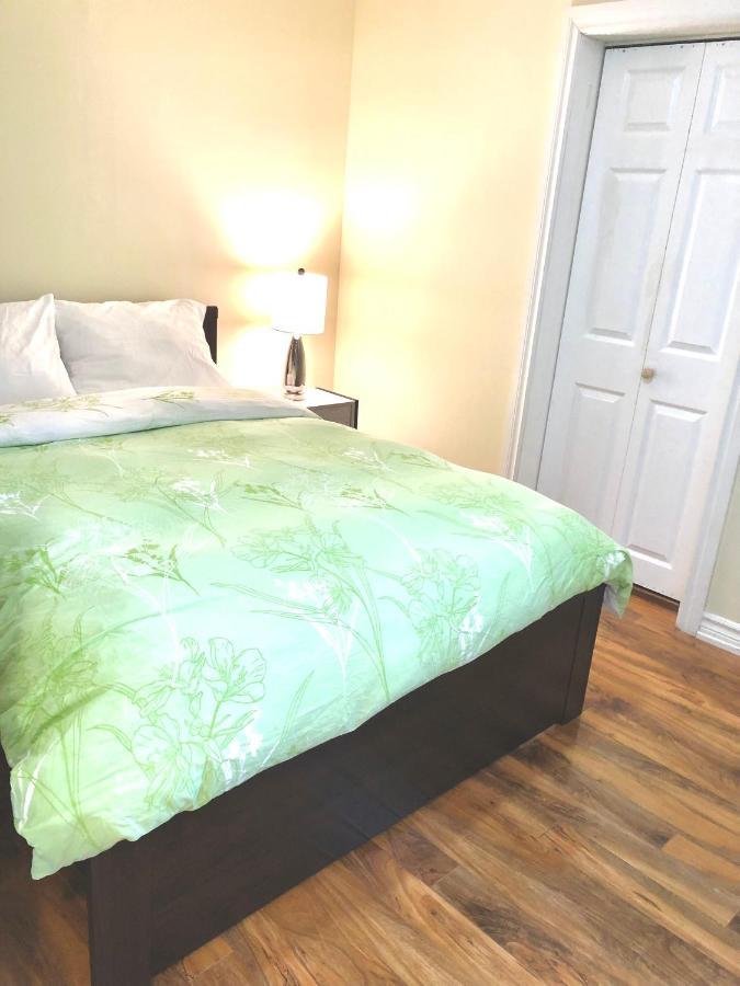 Cozy & Convenient 2-Bedroom Apartment With Private Entrance Торонто Екстериор снимка