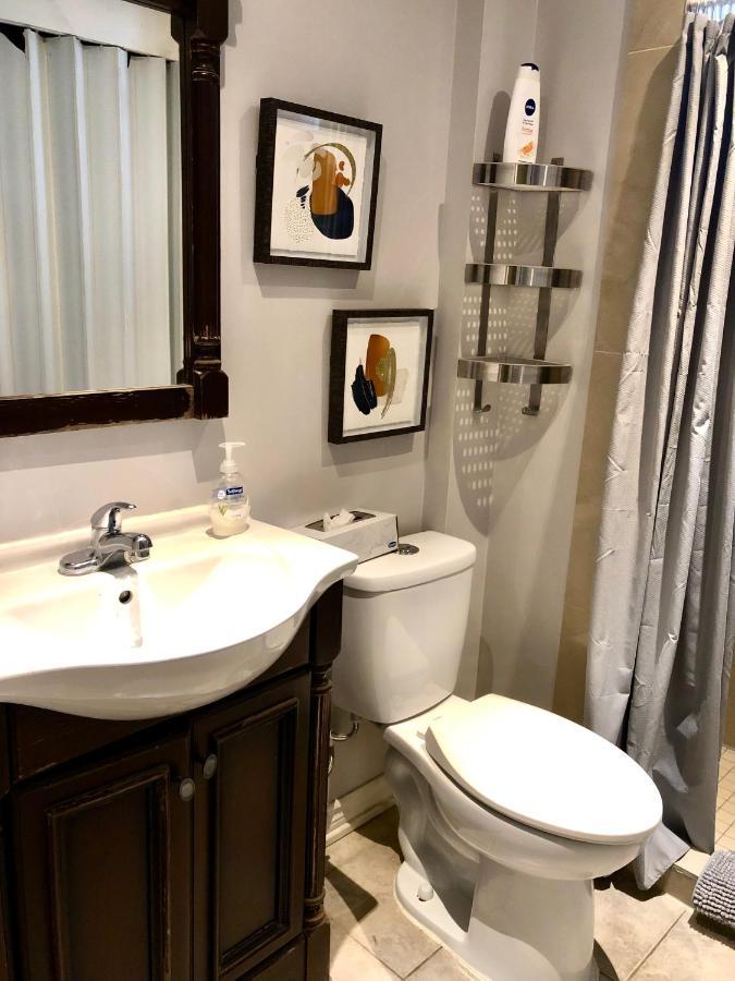 Cozy & Convenient 2-Bedroom Apartment With Private Entrance Торонто Екстериор снимка