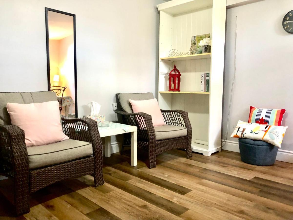 Cozy & Convenient 2-Bedroom Apartment With Private Entrance Торонто Екстериор снимка